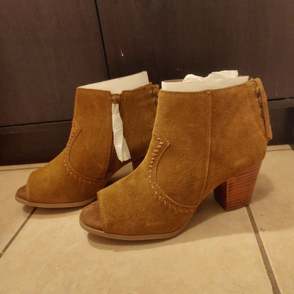 Minnetonka Melanie Peeptoe Booties